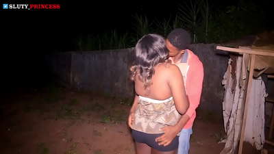 ക്ലബിൽ നിന്നുള്ള ഒരു തടിച്ച പെൺകുട്ടിയുമായി തെരുവ് പ്രണയവും ചൂടുള്ള ലൈംഗികതയും