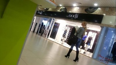 സൂപ്പർമാർക്കറ്റിൽ തണുത്ത കോഴിക്കുഞ്ഞ്.